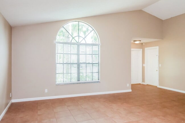 Photo - 575 NW 38th Ave