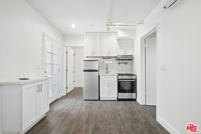 Building Photo - 9221 Alcott St Unit 4