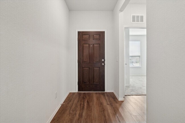 Photo - 2100 Hummingbird St