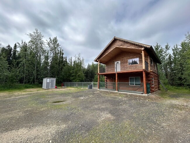 Building Photo - Century 21 Gold Rush - 2 bed, 1.5 bath (North Pole)