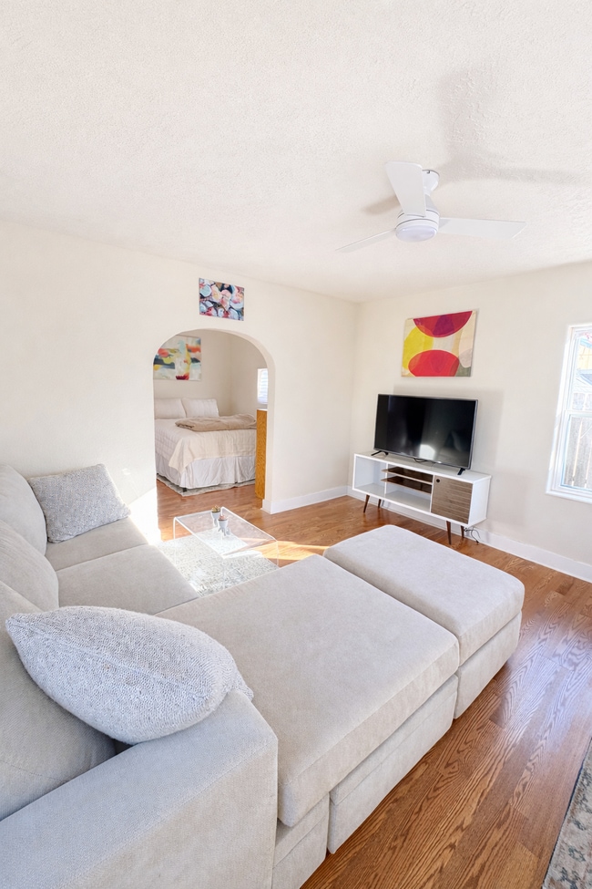 Photo - 2-722 Broadway Blvd SE