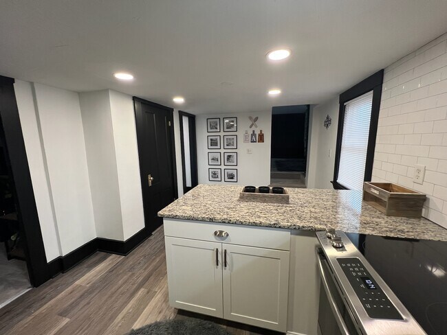 Kitchen - 10 Old Flanders Rd Unit 2