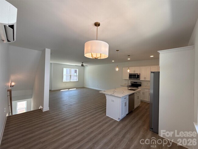 2100 Bombay Wy