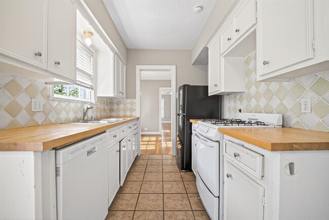 Photo - 1210 Shearn St