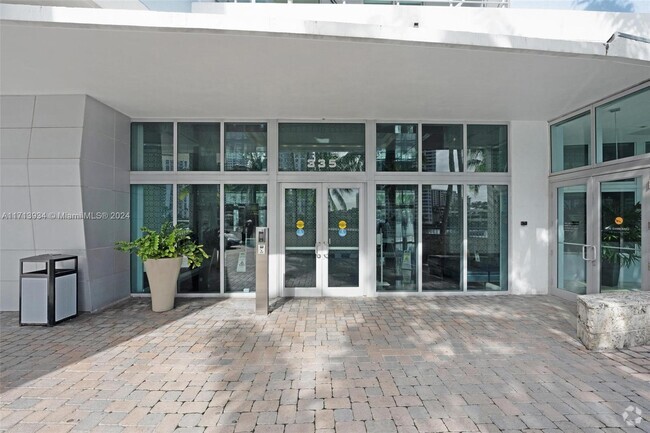 Building Photo - 335 S Biscayne Blvd Unit 4104 Rental