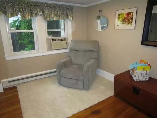 Living Room - 15 Cottage Ct Unit 2