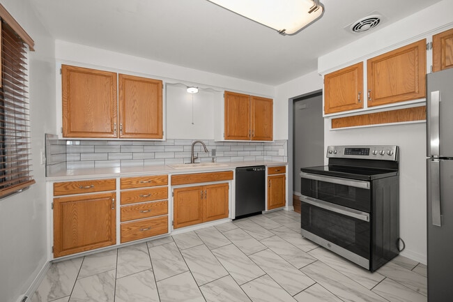 Photo - 6028 N Lincoln St