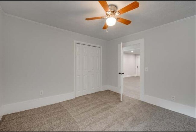 Photo - 691 Berry St NE