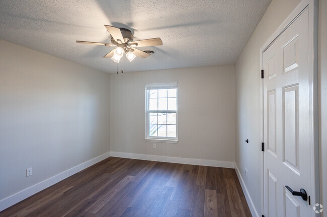 2 habitaciones, 1 baño - 850 pies cuadrados - Dormitorio principal - Sunnydale Acres