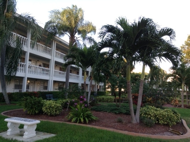 Beautiful Grounds - 5208 NE 24th Ter Unit 121