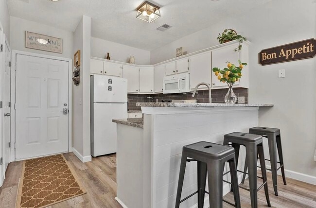 Photo - 504 River Oaks Dr