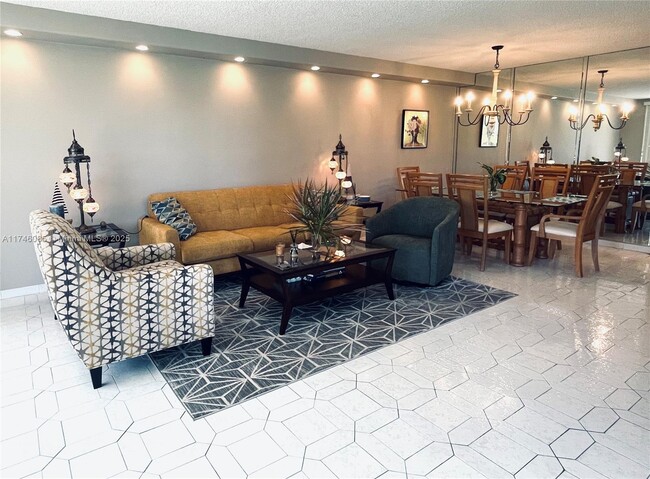 Photo - 3800 Oaks Clubhouse Dr Unidad 112