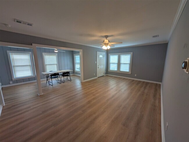 Photo - 1112 Ave M 1/2