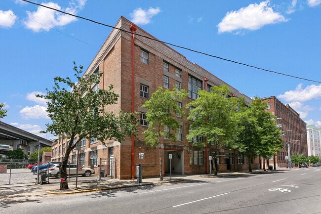 Building Photo - 1111 S Peters St Unit 405