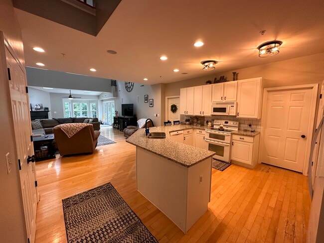 Open Concept Kitchen - 8940 Executive Club Dr