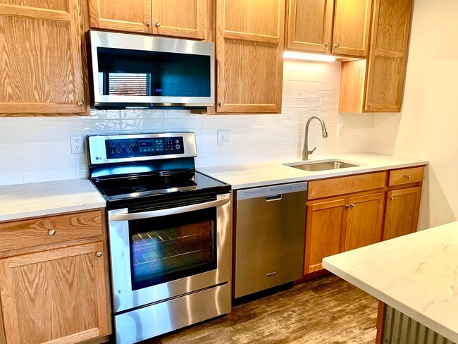 Photo - 2020 W Plum St