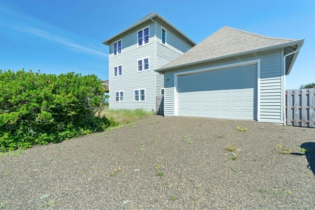 Building Photo - 1140 Ocean Shores Blvd SW