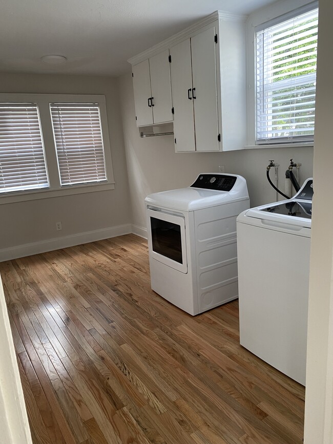 Photo - 1353 E Rich St