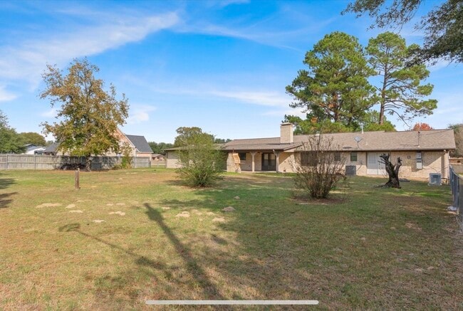 Building Photo - 716 S Houston St