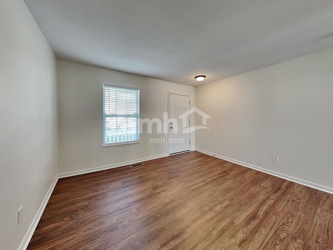 Photo - 109 Sandburg Dr