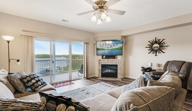 Building Photo - LUXURY JEFFRIES RD 3B/2B CONDO FURNISHED