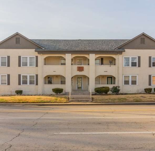 Adams Place Apartments - Adams Place Apartments