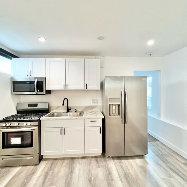 Building Photo - 701 N Hill Pl Unit 6 Rental