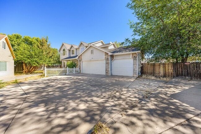Photo - Irish Walk Subdivision - Gorgeous 4 Bedroom