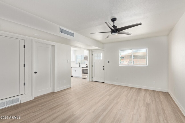 Photo - 103 W Broadway Rd