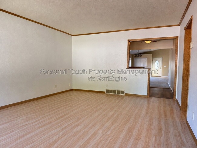 Photo - 718 18th St S