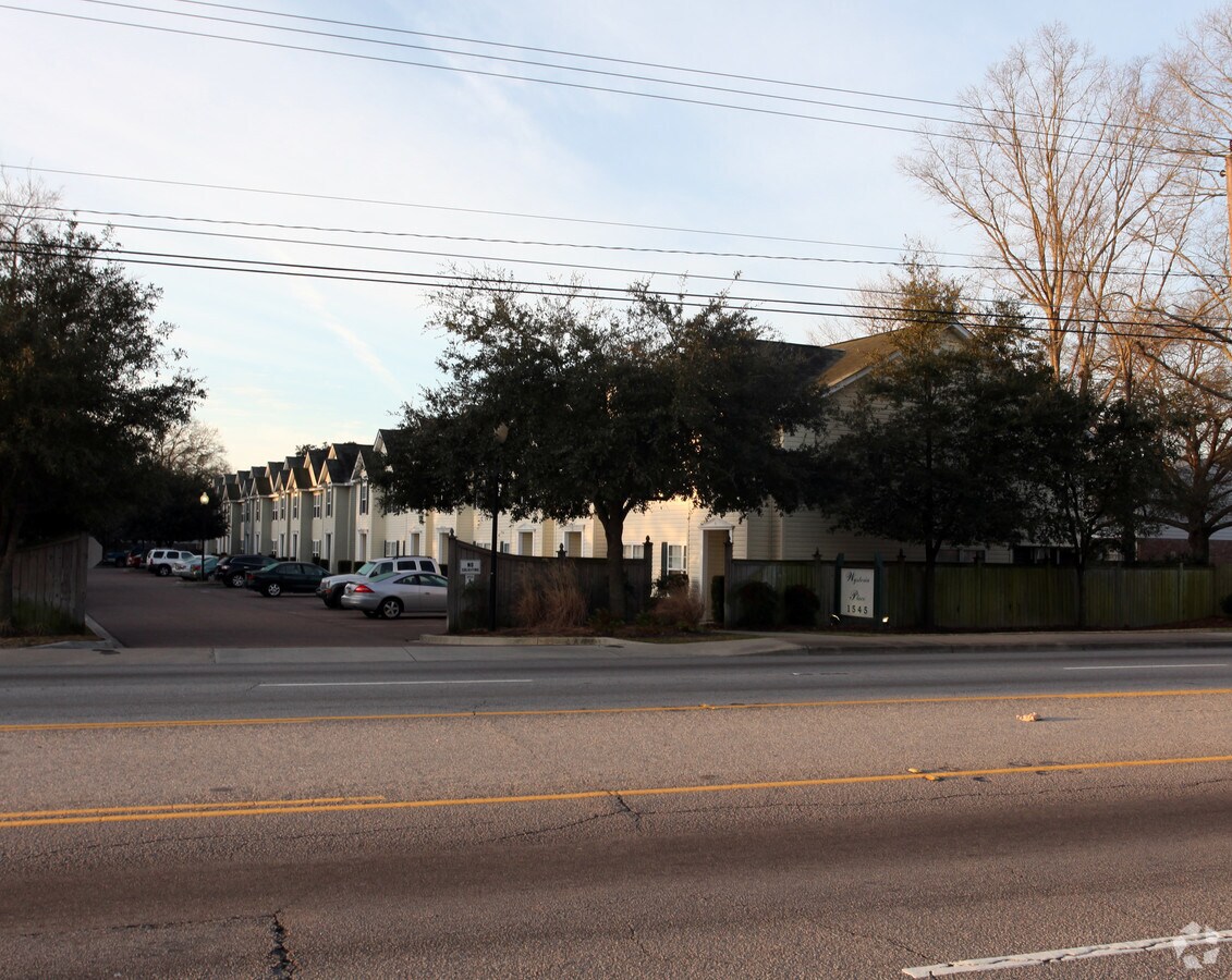 Wysteria Place - Wysteria Place Apartments