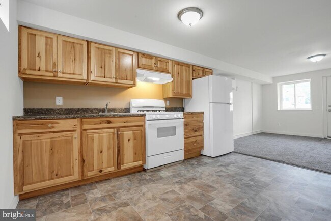 Photo - 806 W Main St Townhome
