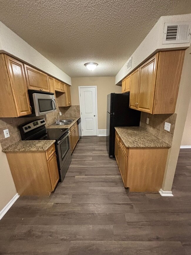 Building Photo - 2 Bedroom 1 bath Apartment