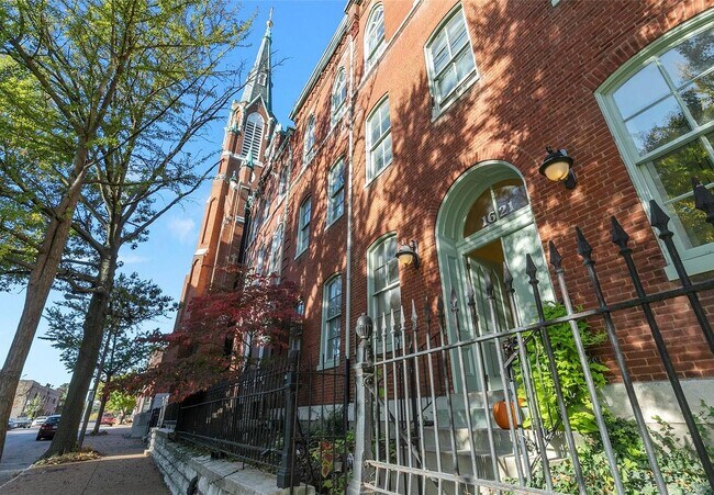Front of the building - 1621 S 11th St Condo Unit D
