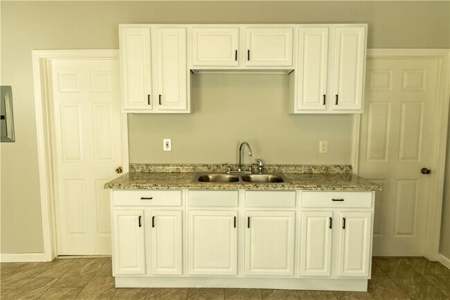 Photo - 287 Manton Ave Unit 1