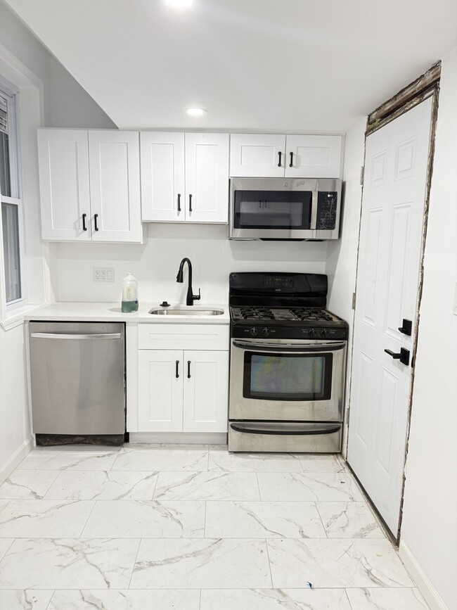 Building Photo - 32 Sidlaw Rd Unit 3