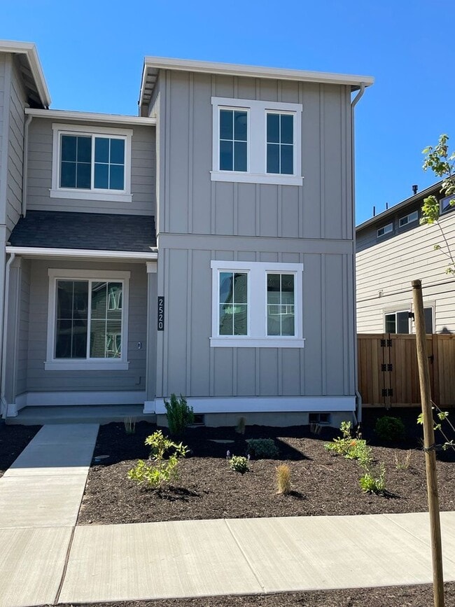 3 Bedroom Townhome Dry Canyon Community - 3 Bedroom Townhome Dry Canyon Community
