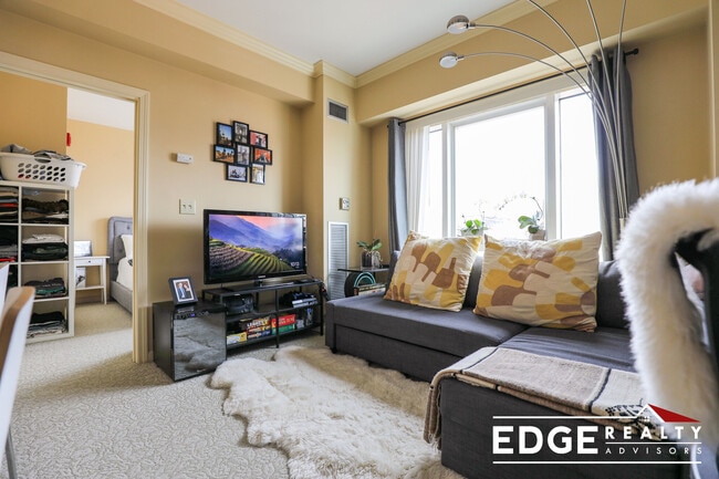 Photo - 1 Nassau St Unidad 1502