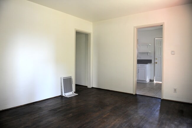 Photo - 5622 Hazeltine Ave Unit front