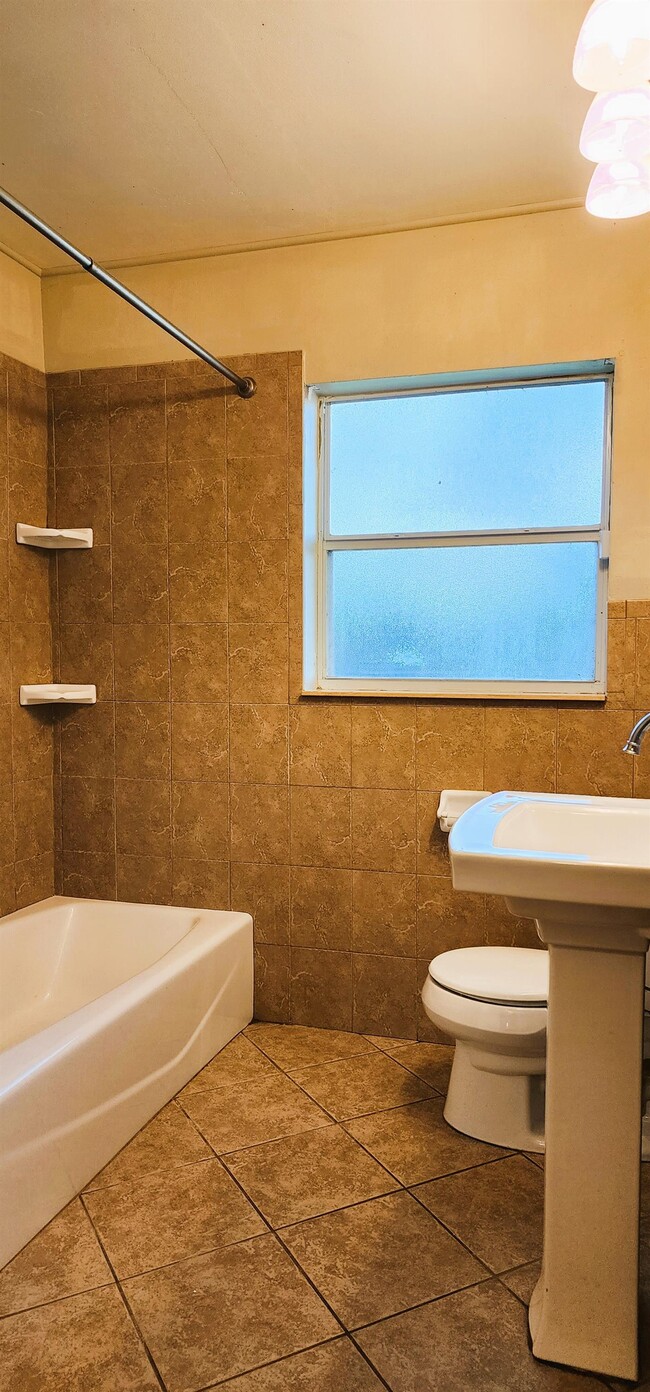 Photo - 730 Wildabon Ave