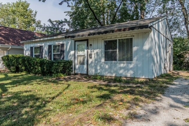 Building Photo - Newly renovated, 3 Bedroom ranch! - Availa... Rental