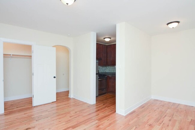 Building Photo - 4530 N Damen Ave Unit J08P