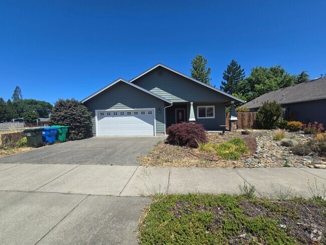 Building Photo - 3 bed 2 bath  Home for Rent in Grants Pass