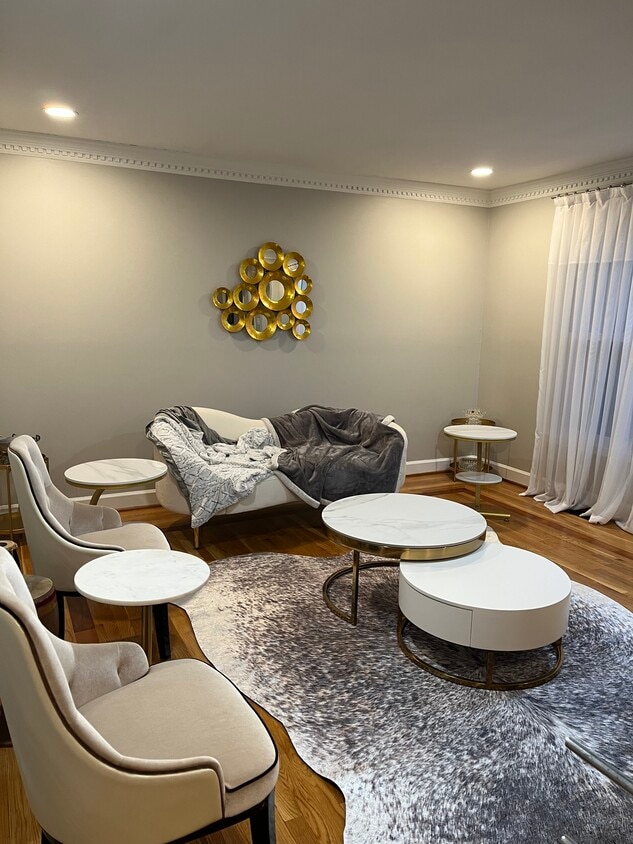 Living area - 9217 Shawnee Trl (Brentwood, TN)