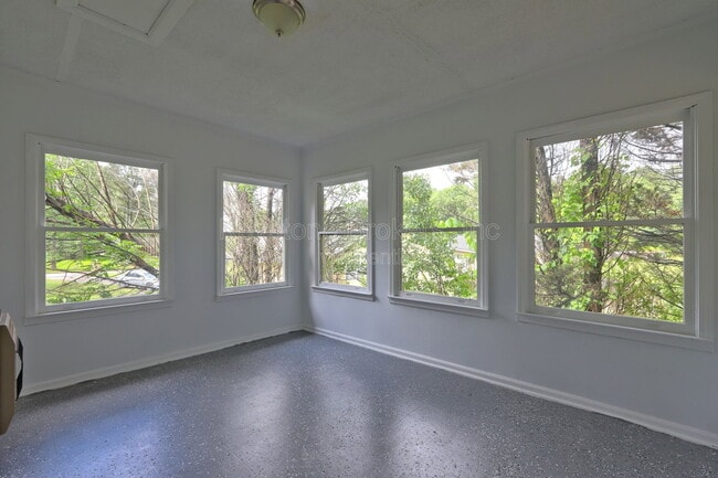 Photo - 212 Clarkdell Dr