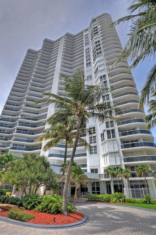 Building Photo - 16711 Collins Ave Unit 602