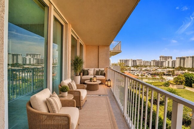 Photo - 3020 NE 32nd Ave Unit 807