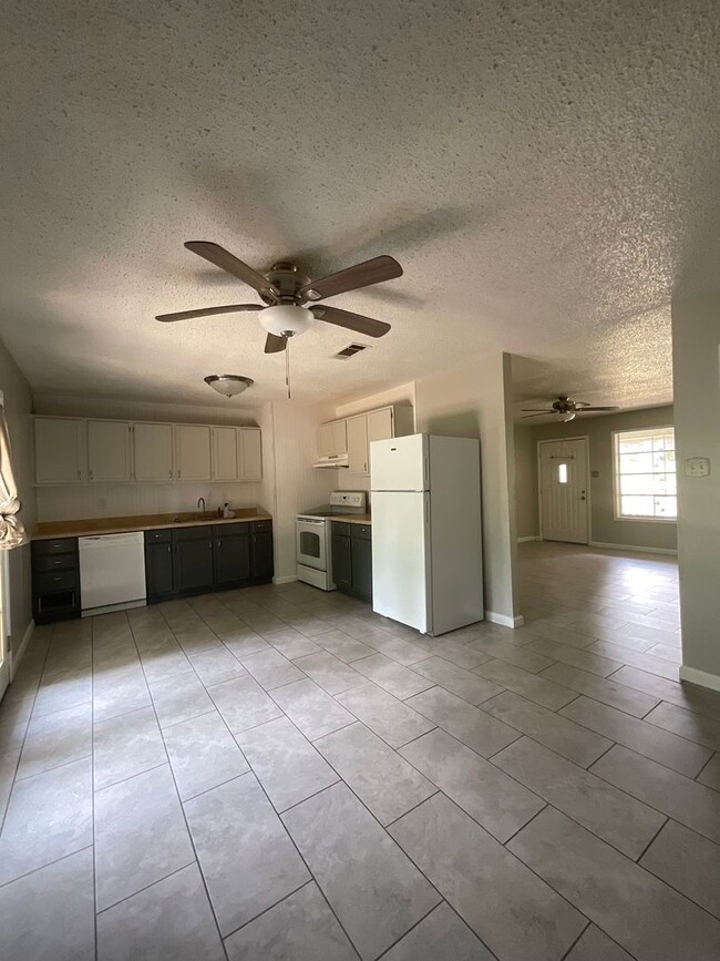 Photo - 114 Powell Dr