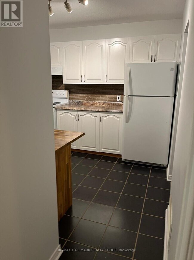 Photo - 133 Spadina Ave Unité 2