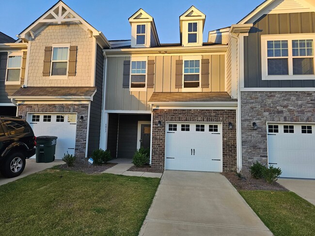 Like New Townhome in North Charlotte!! - Like New Townhome in North Charlotte!!